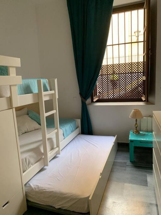 Beautiful Silent Apartment Private Parking Sevilla Buitenkant foto
